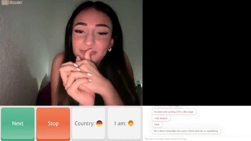 Almancı Selin Omeglede Soyunuyor